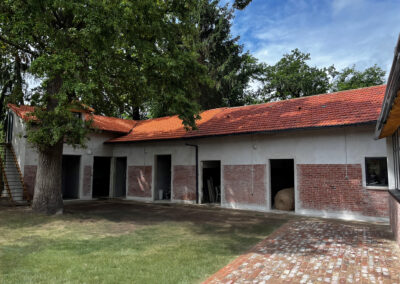 Photo de réhabilitation d’un batiment d’habitation + extension d’une écurie existante