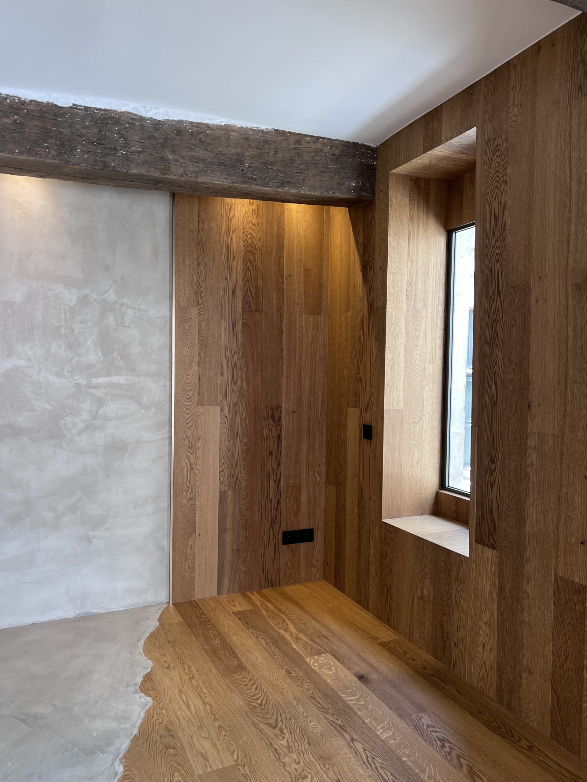 Boutique Senlis - Béton ciré - Bois, rénovation complète - MKRS Architectes
