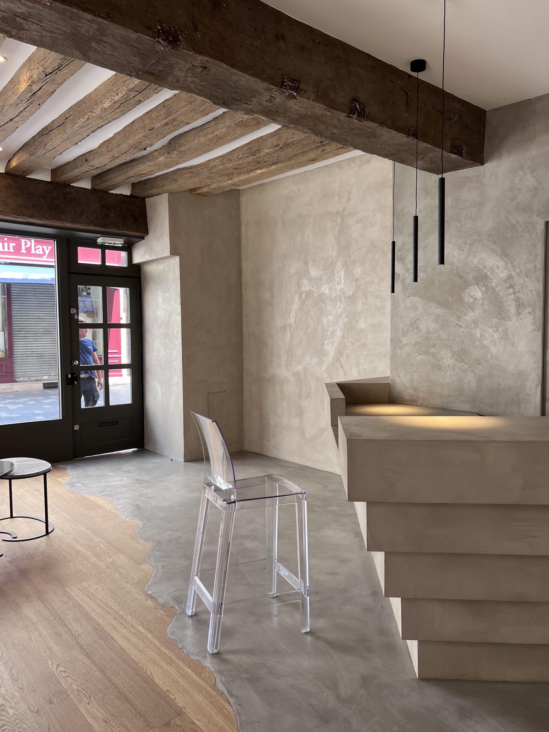 Boutique Senlis - Béton ciré - Bois, rénovation complète - MKRS Architectes