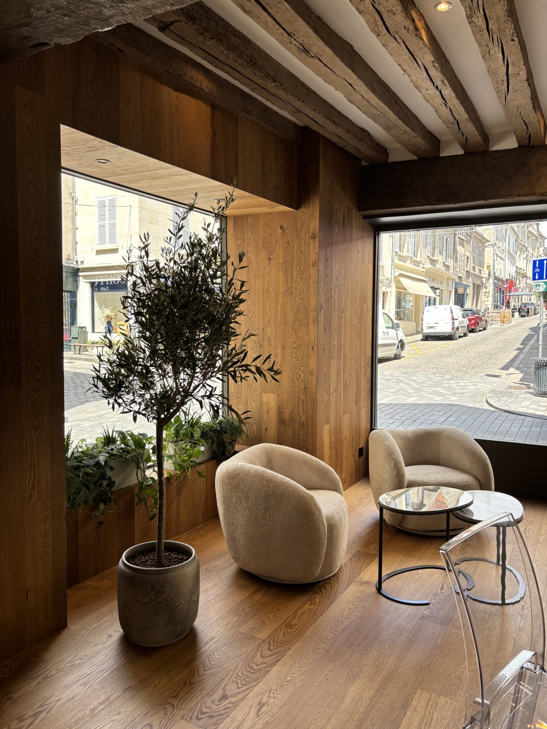 Boutique Senlis - Béton ciré - Bois, rénovation complète - MKRS Architectes