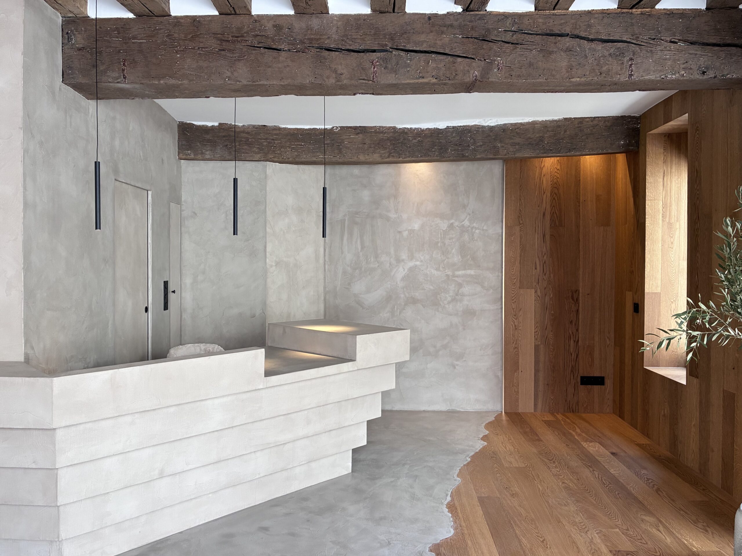 Boutique Senlis - Béton ciré - Bois, rénovation complète - MKRS Architectes